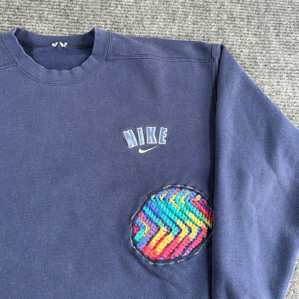 Nike Vintage Crewneck Sweatshirt Navy Blue Rainbow Crochet Patch Mens XL 3211 - Picture 2 of 6